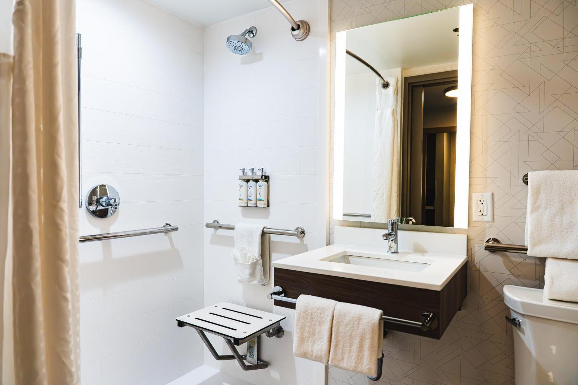 Holiday Inn Express Frazer - Malvern By Ihg Bagian luar foto